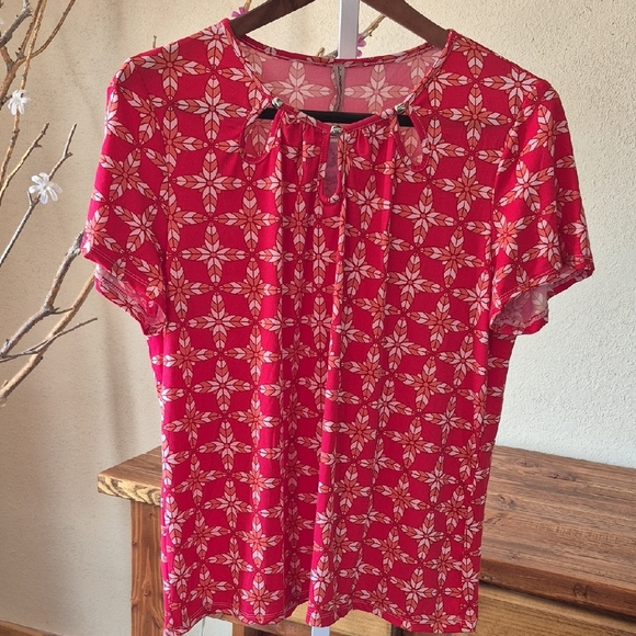 Elegant Floral Red Blouse - Picture 1 of 6